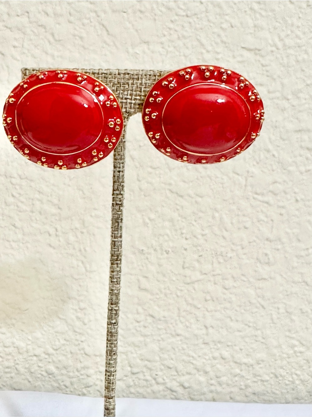 Vintage Classic Red Oval Statement Clip-On Earrings (Moderate Weight)